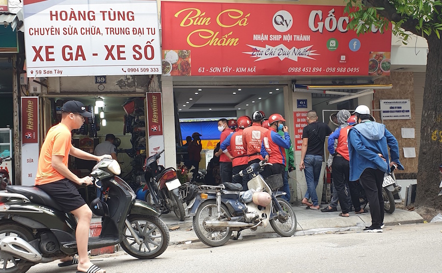 Ngày thứ bảy thực hiện nới lỏng giãn cách xã hội tại Hà Nội: Vi phạm diễn ra phổ biến