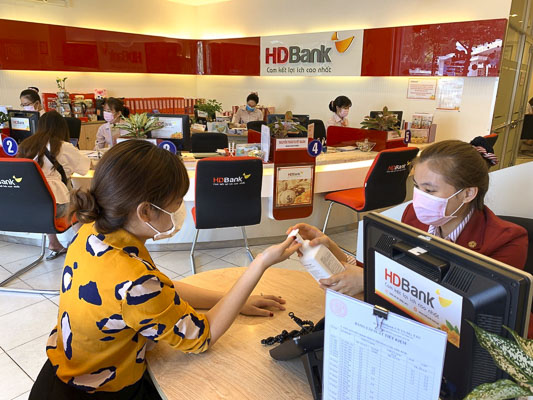 HDBank ưu đãi 5.000 tỷ đồng, hỗ trợ khách hàng trả lương cho nhân viên trong mùa dịch
