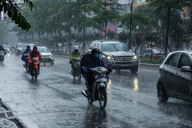 Dự báo thời tiết ngày 17/4: Hà Nội, chất lượng không khí được cải thiện sau cơn mưa rào