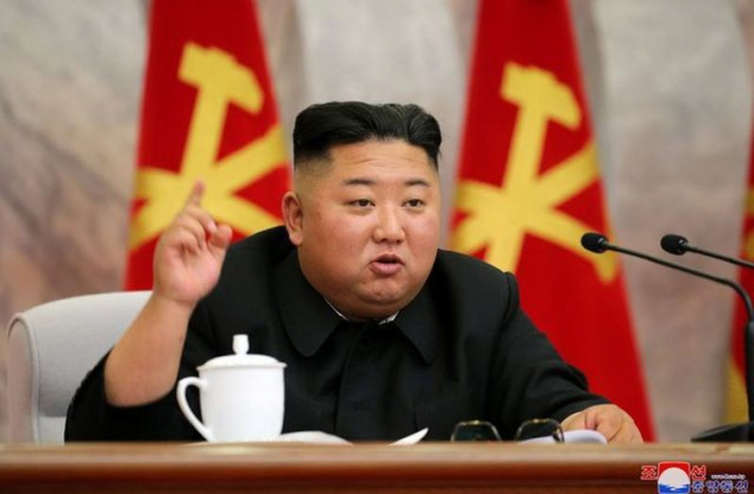 Ông Kim Jong Un bất ngờ tái xuất, ký 7 lệnh về quân sự