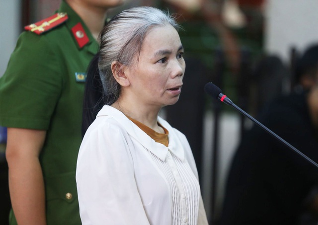  Phúc thẩm vụ nữ sinh giao gà ở Điện Biên: Nữ bị cáo tóc bạc trắng tới toà