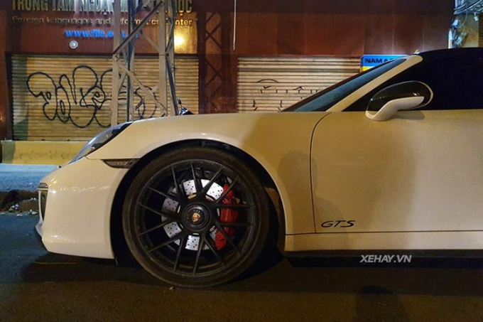 “Chạm mặt” Porsche 911 Targa 4 GTS hơn 11 tỷ ở Sài Gòn