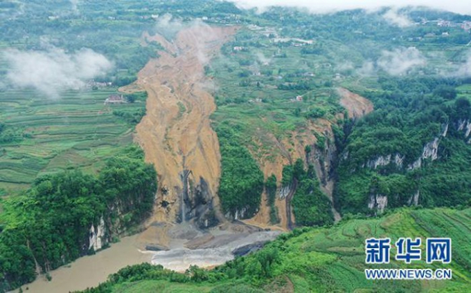 Lở đất chặn dòng chảy nhánh sông Dương Tử, hàng nghìn người phải sơ tán