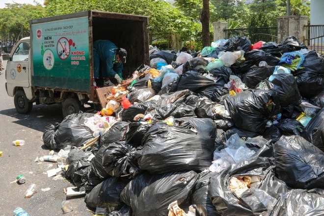 Lên phương án xử lý hơn 9.000 tấn rác ùn ứ tại khu vực nội thành Hà Nội