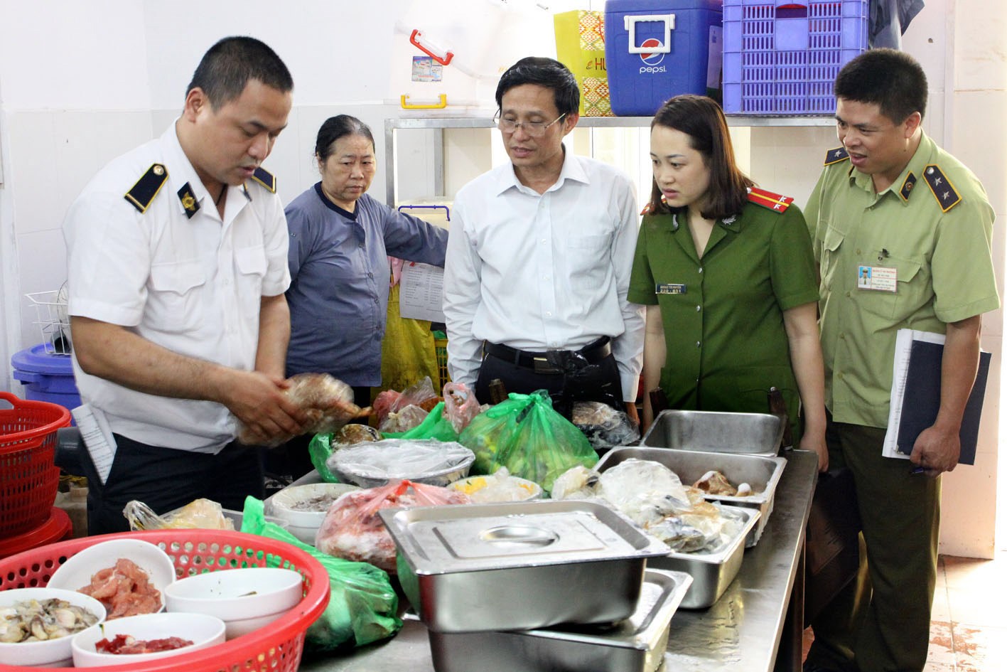 Hà Nội: Phát hiện hơn 10.000 cơ sở vi phạm an toàn thực phẩm