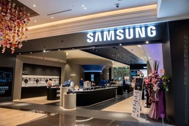 Samsung báo lãi kỷ lục nhờ đối tác gặp khó