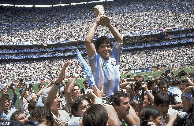 Huyền thoại bóng đá xứ Tango Diego Maradona qua đời