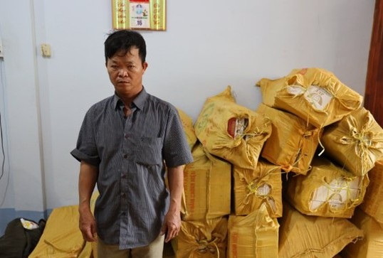 Tây Ninh: Bắt giữ đối tượng vận chuyển 12.000 gói thuốc lá lậu