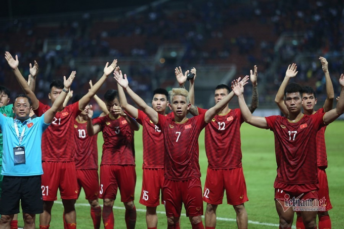 Bóng đá Việt Nam năm 2021: Chờ sắc đỏ thăng hoa, V-League 'bay'