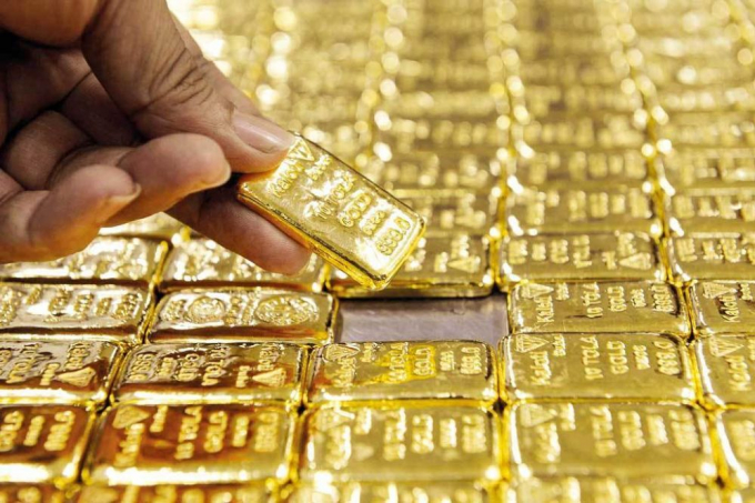 Giá vàng hôm nay 16/4: Giá vàng vọt tăng mạnh vì USD suy yếu