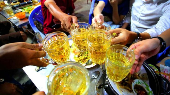 Ăn cơm, uống rượu giữa mùa dịch, mỗi người đàn ông trong bữa nhậu ở Bắc Giang nộp phạt 40 triệu đồng