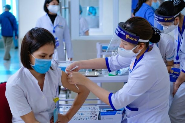 Bệnh viện Nhiệt đới TP HCM ghi nhận 52/53 trường hợp mắc Covid -19 dù được tiêm đầy đủ 2 mũi vaccine
