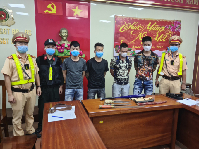 Quảng Ninh: Ngăn chặn kịp thời nhóm thanh niên mang hung khí đi hỗn chiến