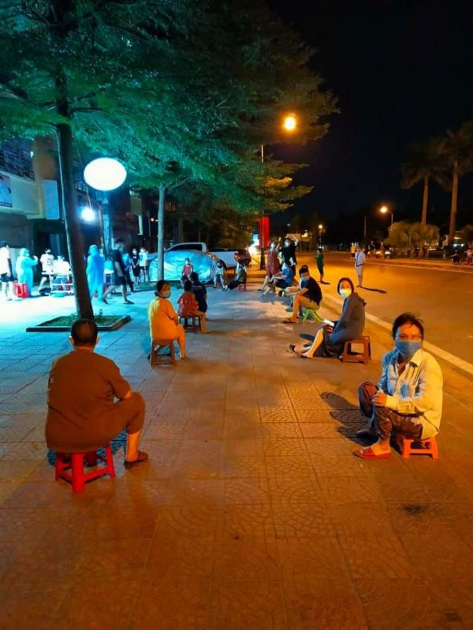 Nghệ An: Xuyên đêm lấy 30.000 mẫu xét nghiệm cho người dân TP Vinh