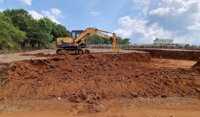 Công ty Bá Thiết khai thác đất vượt phép tại Yên Dũng, mang bán tại KCN Vân Trung