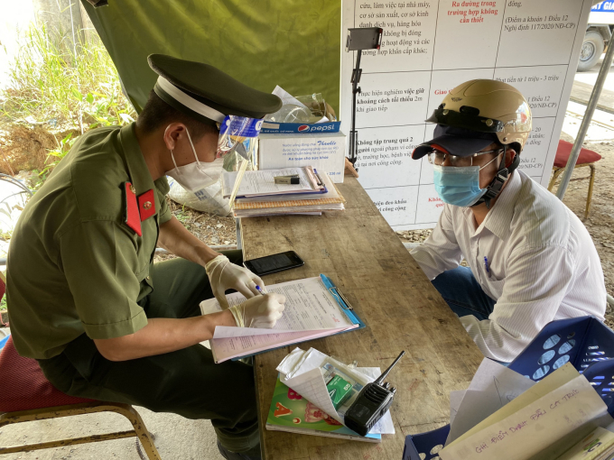 Bình Dương: Nhân viên y tế tự sửa giấy xét nghiệm Covid-19 để thông chốt