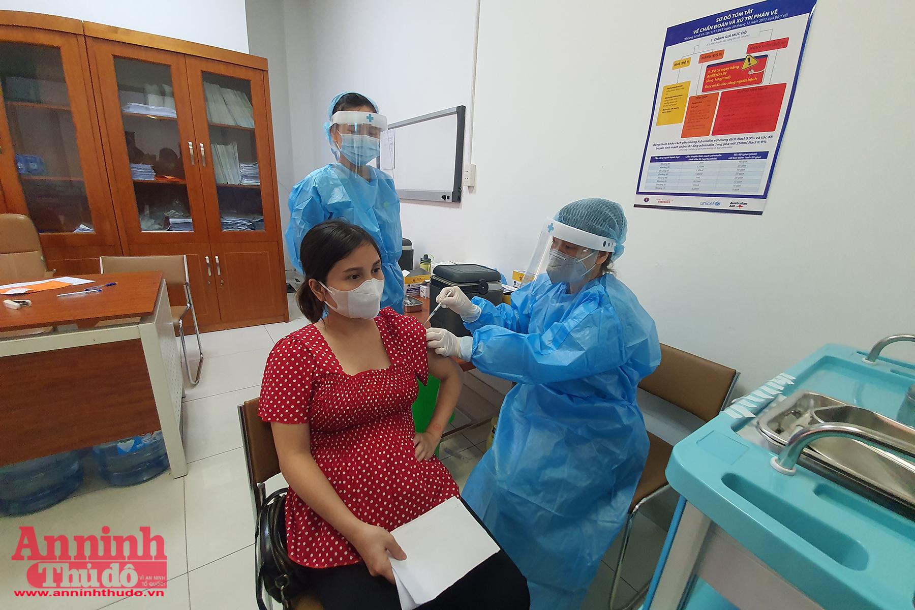 Hà Nội: Ngày đầu tiên tiêm vaccine phòng Covid-19 cho hơn 500 thai phụ