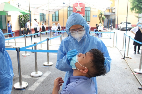 17 bệnh nhân, người nhà bệnh nhân và nhân viên dương tính trong khu vực phong tỏa tại Bệnh viện Hữu nghị Việt - Đức