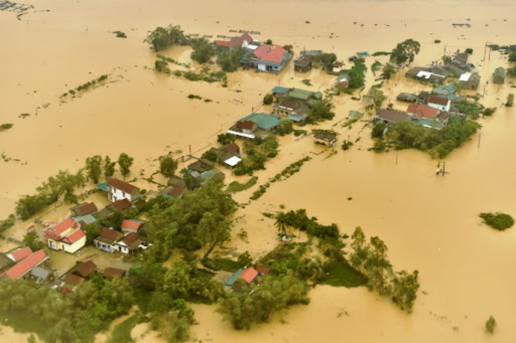 Thủ tướng chỉ đạo khắc phục hậu quả mưa lũ tại các tỉnh miền Trung