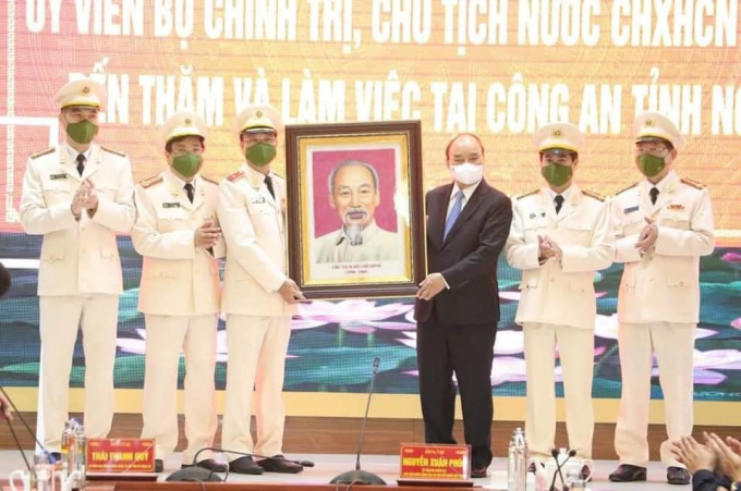 Chủ tịch nước thăm và làm việc tại Công an tỉnh Nghệ An