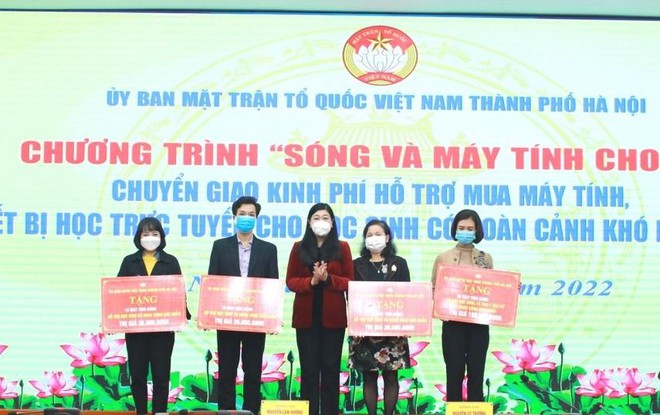 Hà Nội: Hỗ trợ thiết bị học trực tuyến cho hơn 1.000 học sinh nghèo