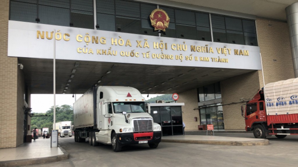 Lào Cai: Từ 18/1, tạm dừng nhận xe chở trái cây qua cửa khẩu Kim Thành