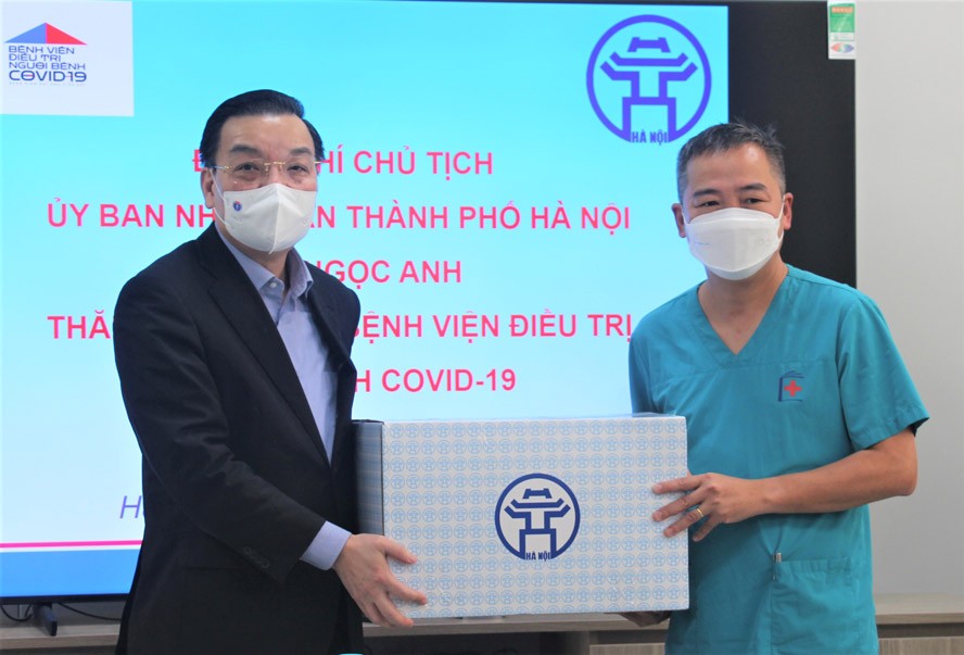 Chủ tịch UBND TP Hà Nội động viên, chúc Tết lực lượng y tế tuyến đầu phòng, chống dịch COVID-19