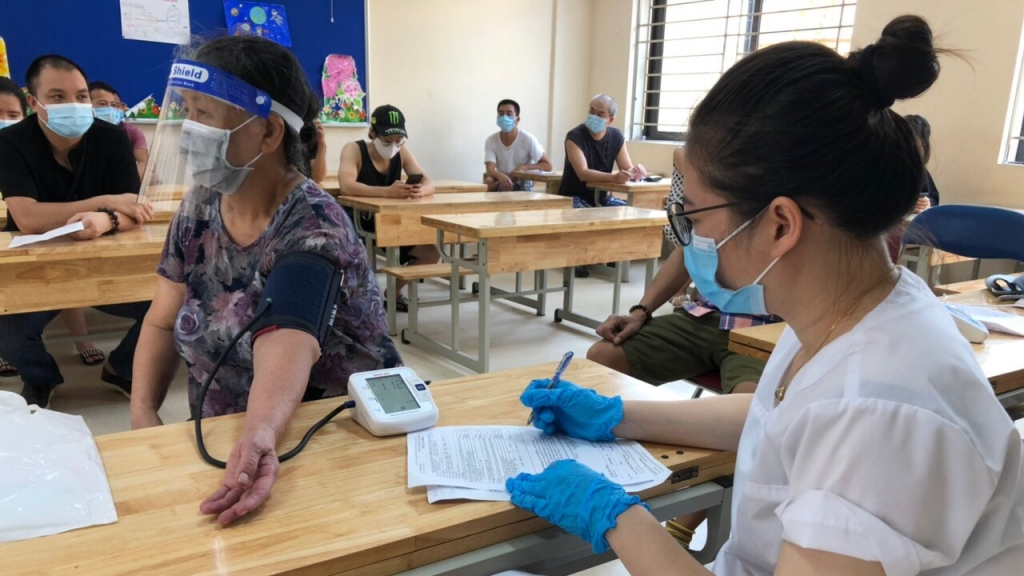 Hà Nội: Hơn 100.000 người từ 50 tuổi trở lên đã tiêm mũi 3 vắc xin phòng COVID-19