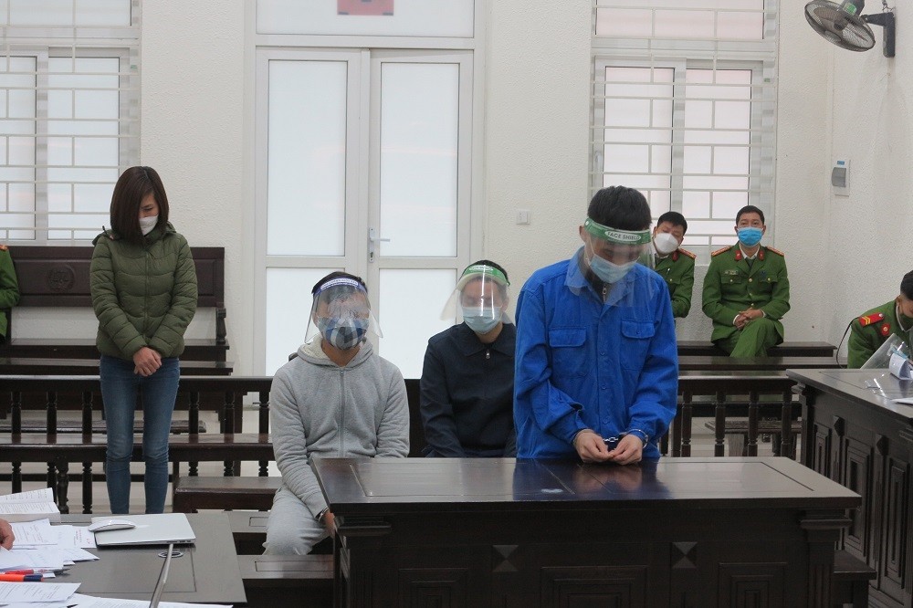 Dắt nhau vào tù vì trộm cắp và làm tiền giả, Tòa án Nhân dân thành phố Hà Nội, phiên tòa xét xử sơ thẩm