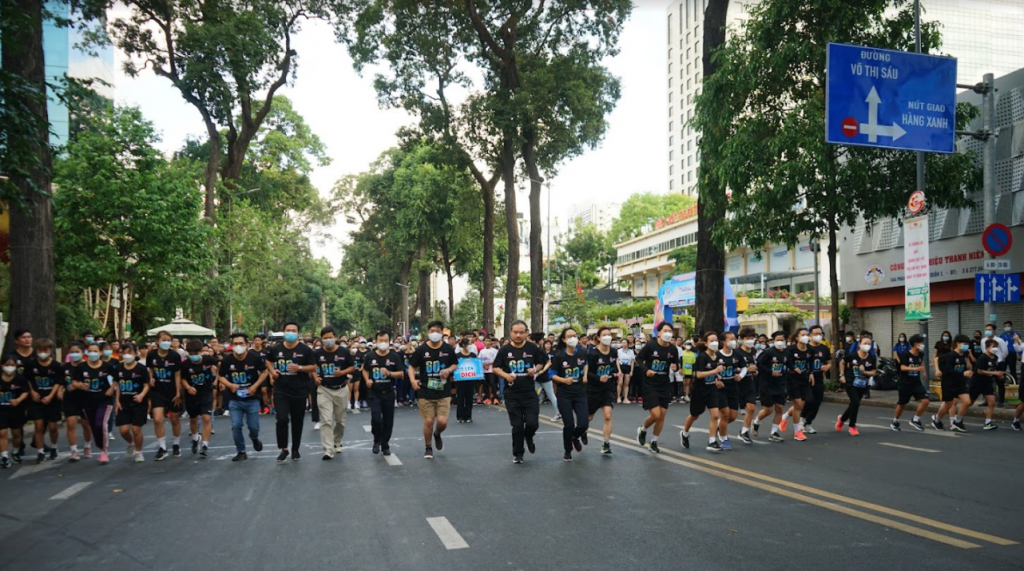 TP Hồ Chí Minh: Hơn 1.500 thanh niên chạy bộ hưởng ứng chiến dịch Giờ Trái Đất