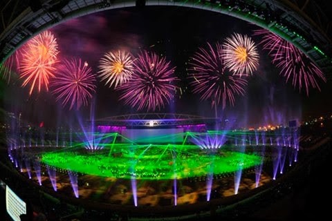 Bắn pháo hoa trong lễ khai mạc SEA Games 31 tại sân vận động Mỹ Đình