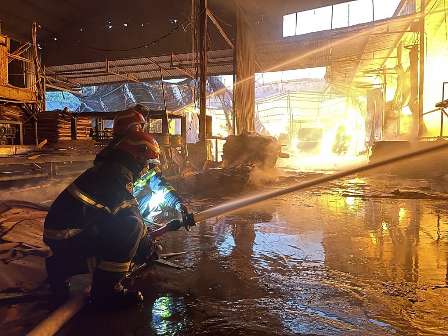 Công an TP Hà Nội cảnh báo cháy kho, xưởng dễ lan nhanh, gây thiệt hại lớn