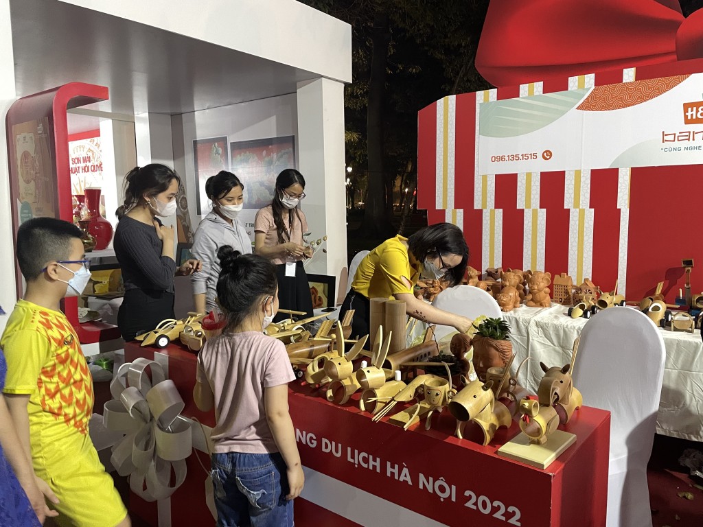 Lễ hội quà tặng du lịch Hà Nội thu hút 65.000 lượt du khách tham quan