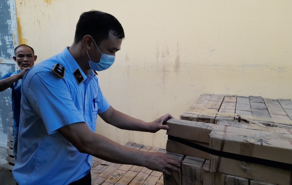 Hưng Yên: Hàng trăm hộp gạch men có dấu hiệu nhập lậu tại Công ty Nam Phong Ceramic