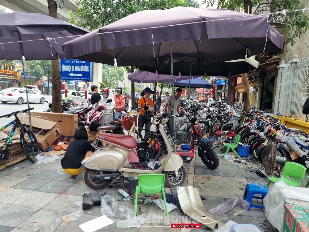 Phường Quang Trung (quận Hà Đông): Tràn lan tình trạng lấn chiếm lòng đường, vỉa hè