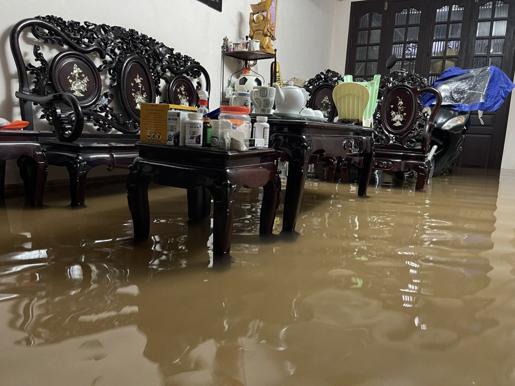 Hà Nội: Cảnh báo nguy cơ ảnh hưởng sinh hoạt, sức khỏe của người dân khi mưa dông kéo dài