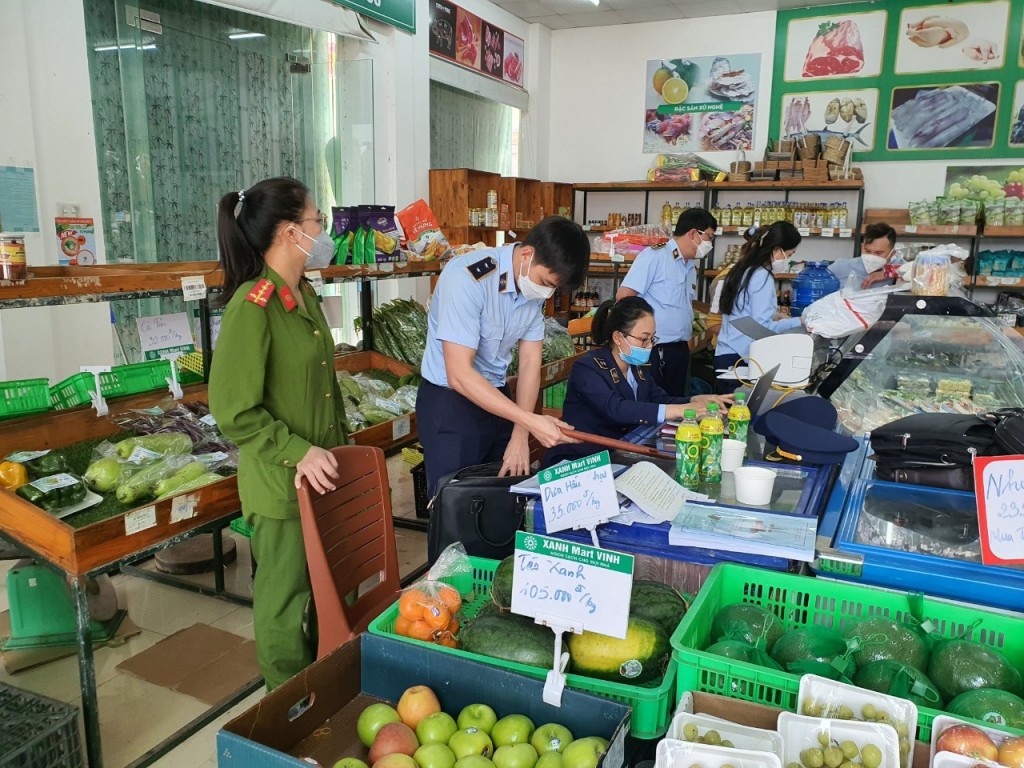 TP Hồ Chí Minh chỉ đạo khẩn kiểm tra, xử lý hành vi kinh doanh rau, củ, quả không rõ nguồn gốc