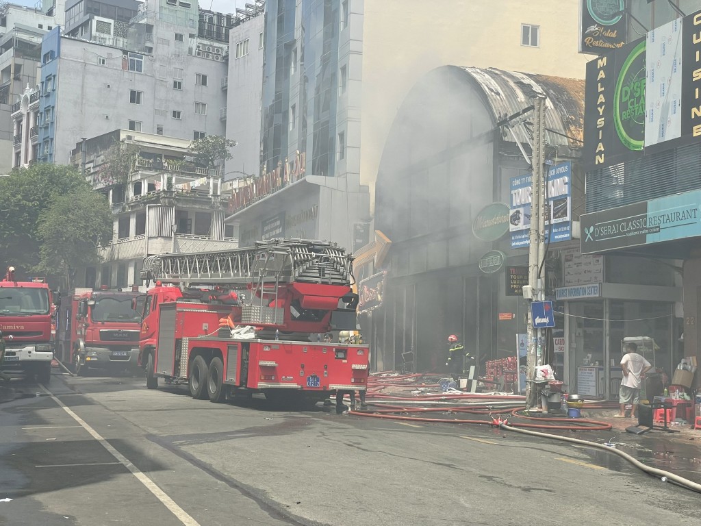 TP Hồ Chí Minh: Cháy lớn tại quán bar District K