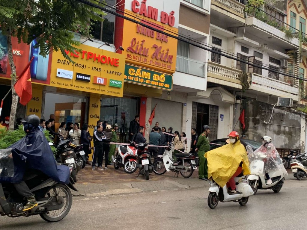 Lạng Sơn: Bắt đối tượng dùng dao đe doạ để cướp tiệm vàng