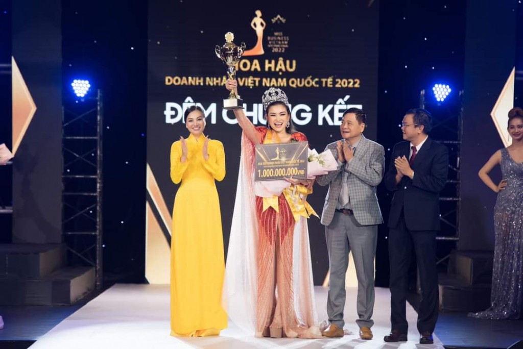 Trần Diễm My đăng quang Hoa hậu Doanh nhân Việt Nam quốc tế 2022