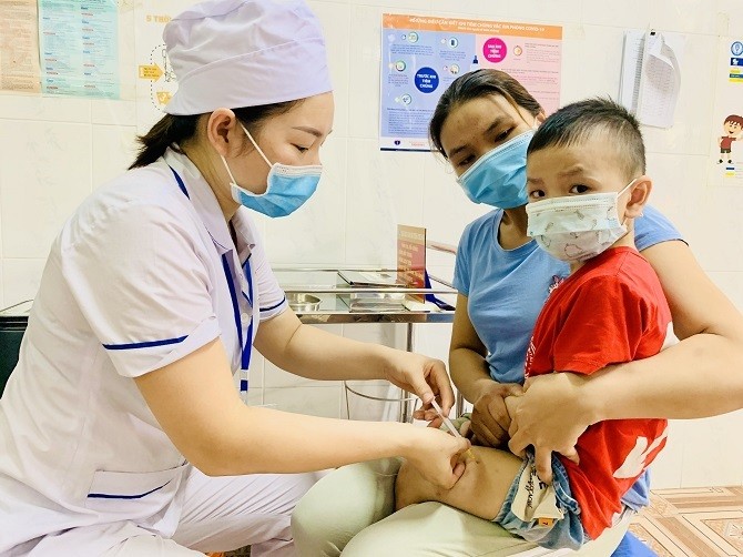 Hà Nội triển khai tiêm vắc xin bại liệt IPV mũi 2 cho trẻ dưới 1 tuổi trong chương trình tiêm chủng mở rộng