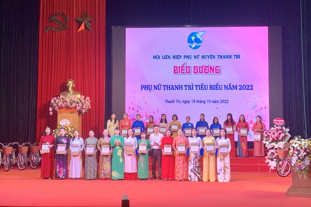 Phụ nữ Thủ đô sôi nổi chào mừng Ngày Phụ nữ Việt Nam