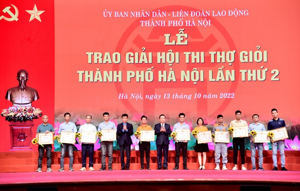Hà Nội tôn vinh 10 doanh nghiệp tiêu biểu vì người lao động