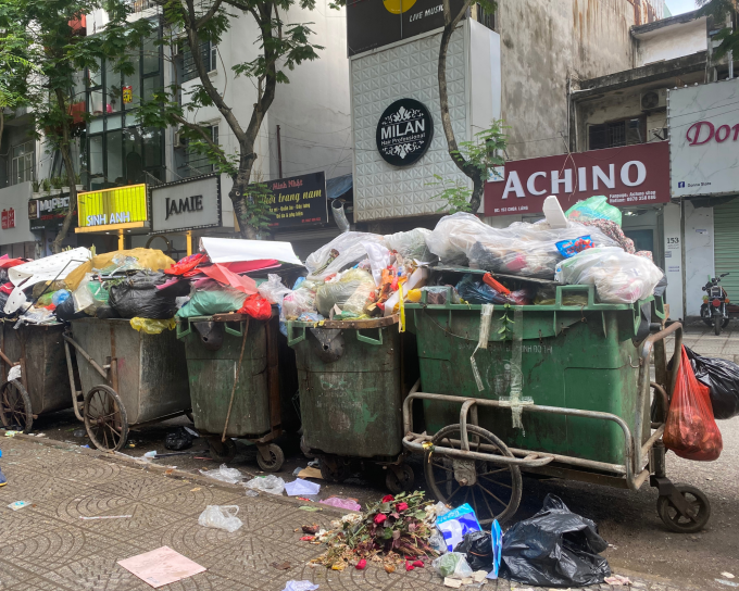 Khó khăn khi thu gom vận chuyển rác khu vực ngoại thành chỉ 3.000 đồng/người/tháng