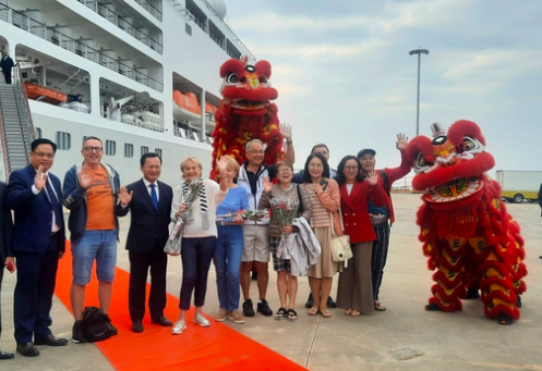 Quảng Ninh đón đoàn du khách quốc tế đầu tiên 