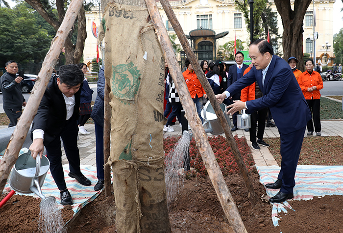  Chủ tịch HĐND Thành phố Nguyễn Ngọc Tuấn dự Tết trồng cây Xuân Quý Mão tại quận Hoàn Kiếm