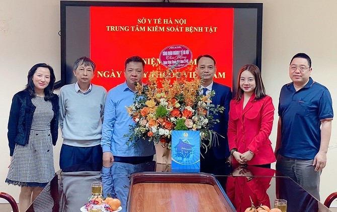 Hà Nội chúc mừng cán bộ ngành Y nhân kỷ niệm 68 năm Ngày Thầy thuốc Việt Nam
