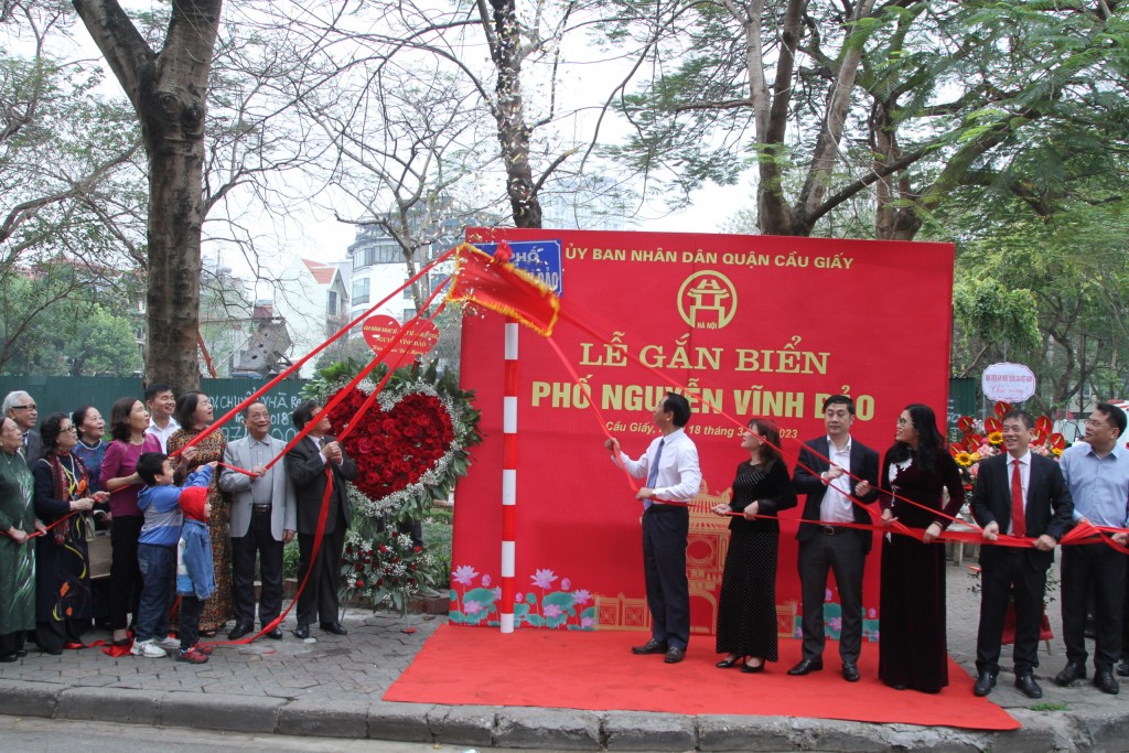 Quận Cầu Giấy: Gắn biển hai tuyến phố mới Hoàng Quán Chi và Nguyễn Vĩnh Bảo
