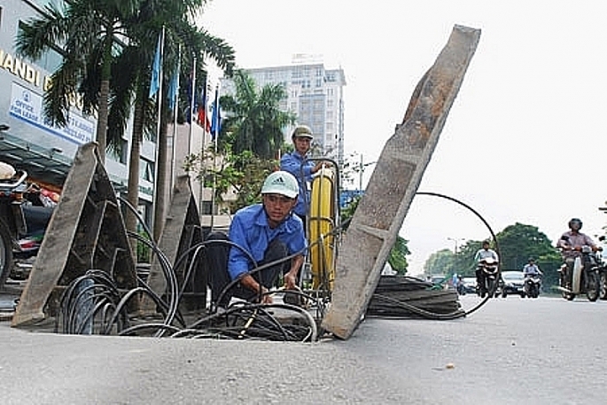 Hà Nội: Tiếp tục triển khai hạ ngầm cáp viễn thông, điện lực khoảng 300 tuyến phố