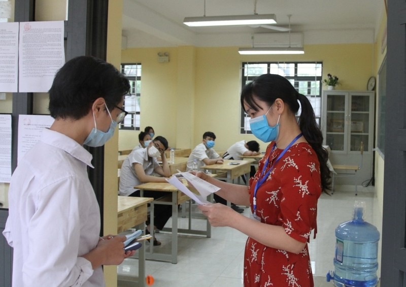 Ngày 24/4, học sinh nộp phiếu đăng ký dự tuyển vào lớp 10